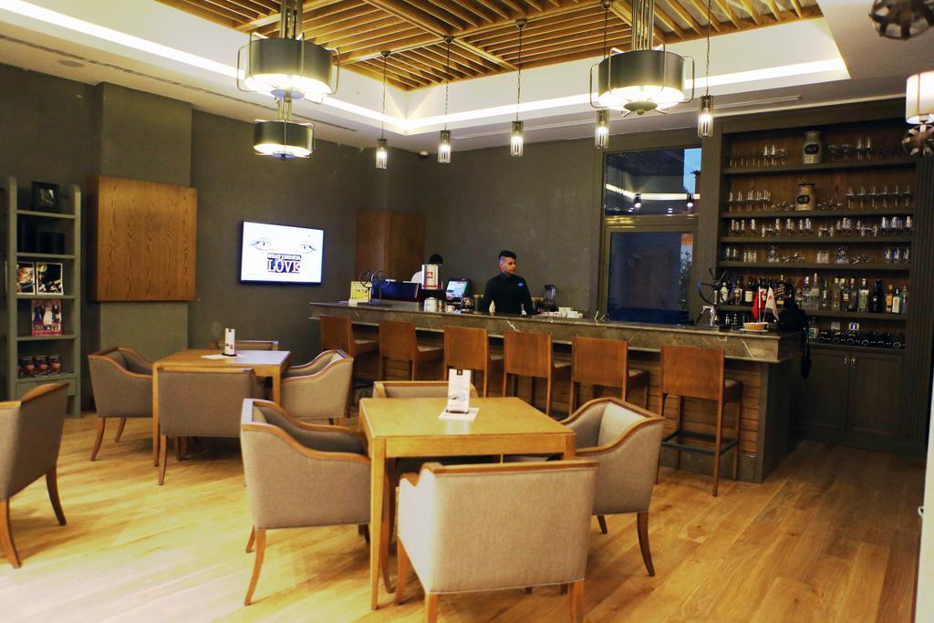 Ramada Hotel & Suites Adana Buitenkant foto