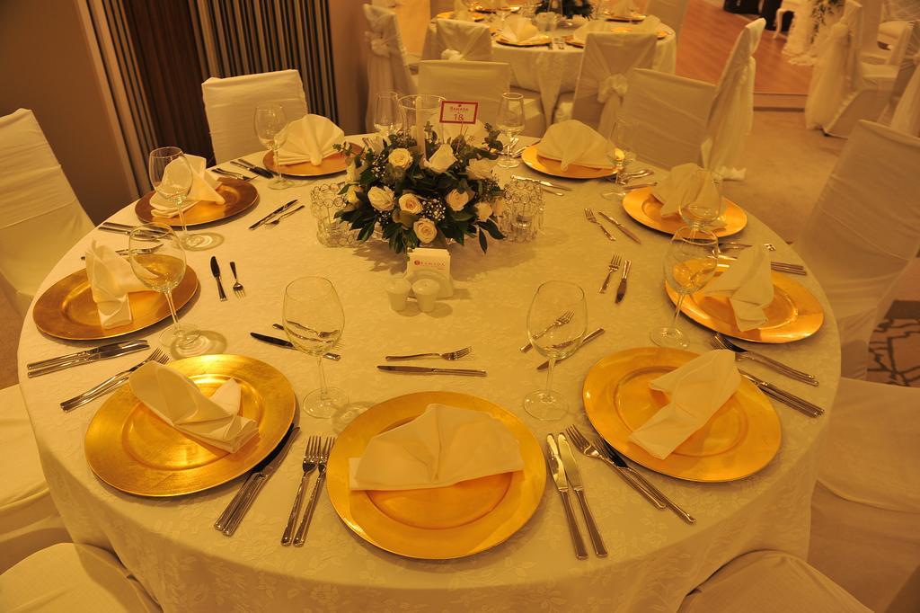 Ramada Hotel & Suites Adana Buitenkant foto