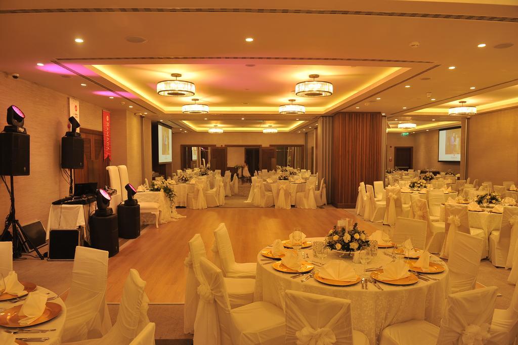 Ramada Hotel & Suites Adana Buitenkant foto
