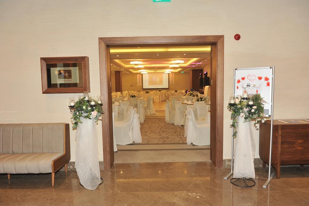Ramada Hotel & Suites Adana Buitenkant foto