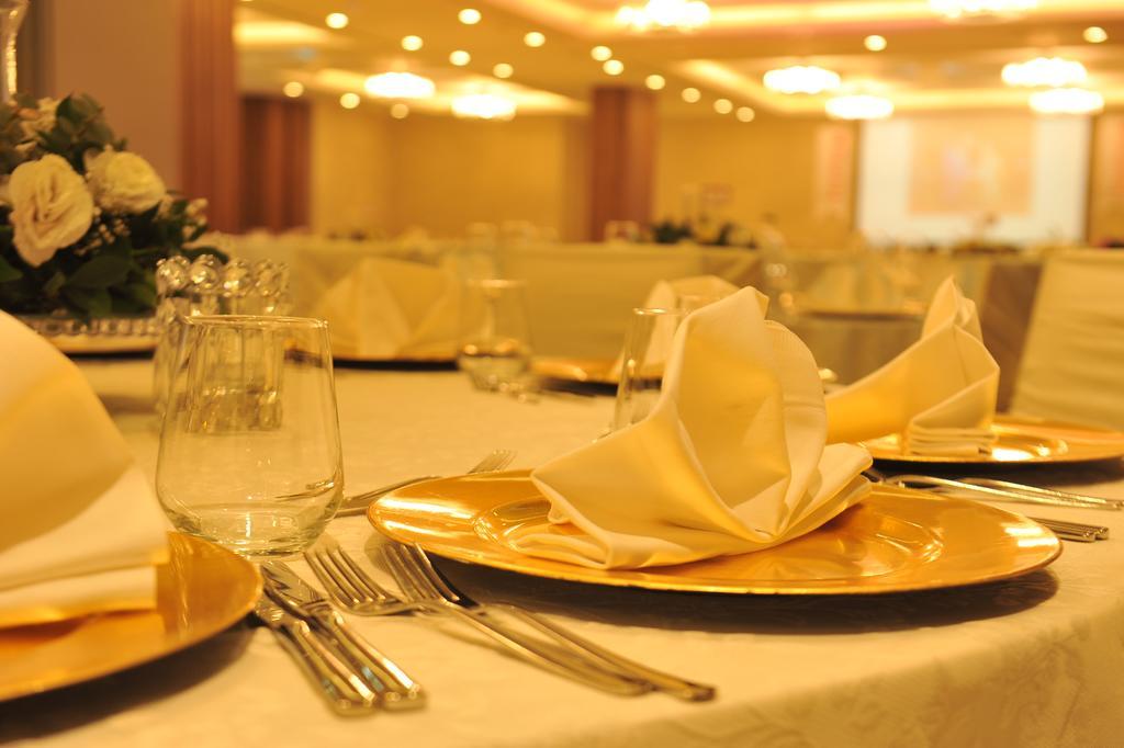 Ramada Hotel & Suites Adana Buitenkant foto