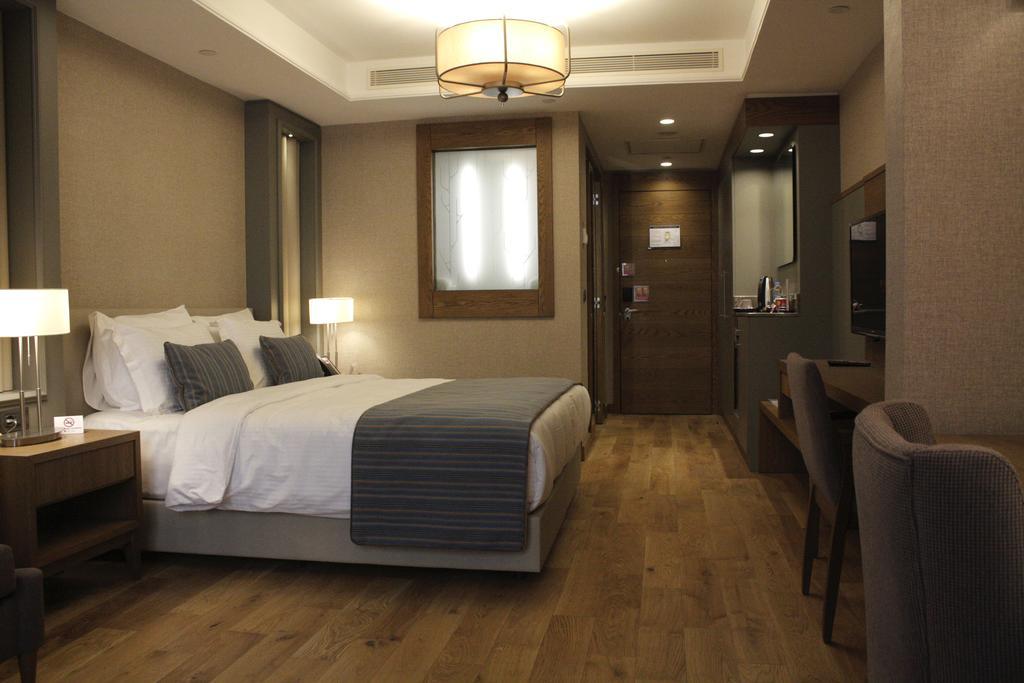 Ramada Hotel & Suites Adana Buitenkant foto